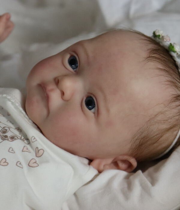 Yael by Gudrun Legler ist ein hochwertiges Rebornbaby.